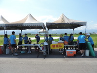 陸續抵達現場
